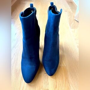 Ivanka Trump boots. Very lightly worn stylish boots. Size 6M.